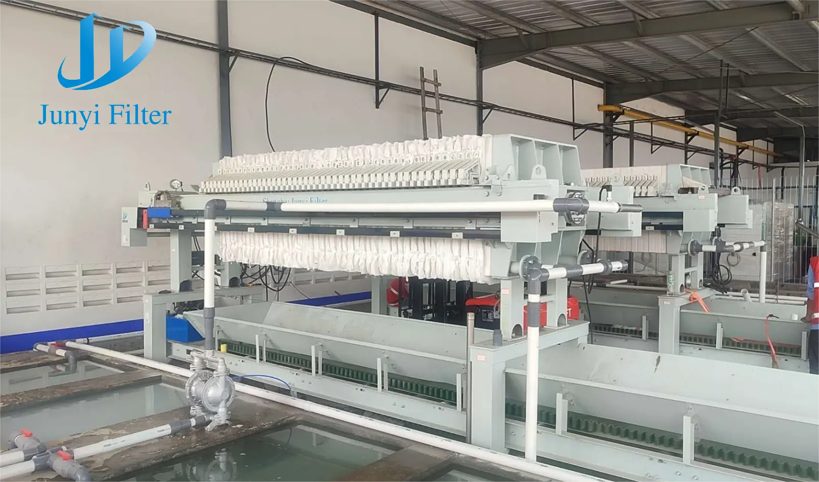 A Malaysian customer has successfully improved salad processing efficiency by using the Model 870 fully automatic filter press.